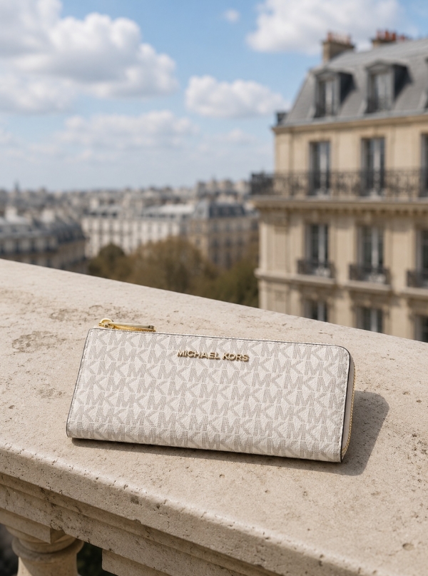 MICHAEL Michael Kors Jet Set Travel Large Logo Quarter-Zip Wallet