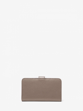 Jet Set Travel Medium Pebbled Leather Wallet